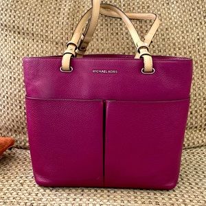 Michael Kors Large sized purse (not over sized) and wallet very gently used!